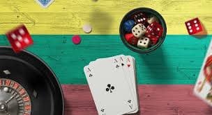 bd baji game লাইভ বাকারা টেবিলে ডিলার কার্ড বিতরণ করছেন